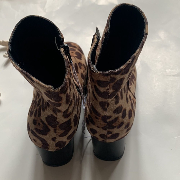 NWT Bobbie Brooks Leopard Print Ankle Booties - Picture 5 of 6